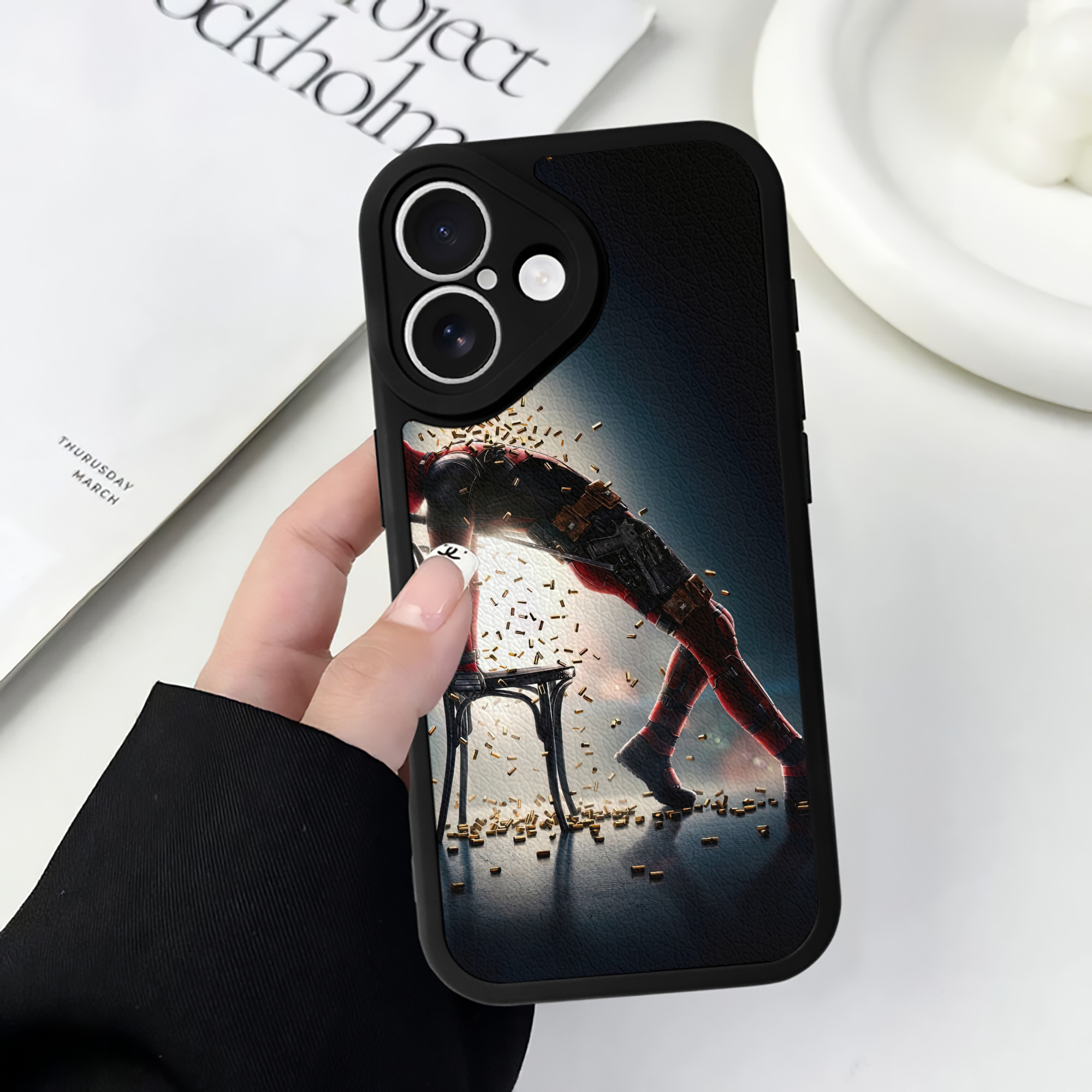 （画像用） Deadpool デッドプール 【iPhone 16シリーズ対応】シリコンスマホケース（レザー調） 材質：シリコン
